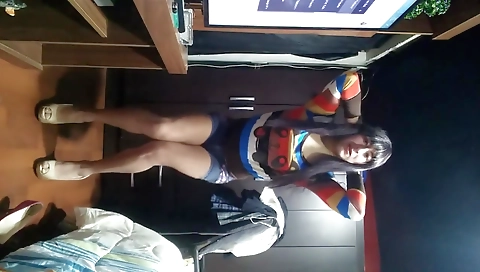 Amateur latina girl fucks a sexy shemale on her bed