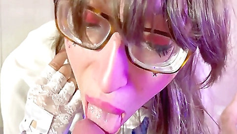 Amateur teen 18+ with a round ass has anal creampie