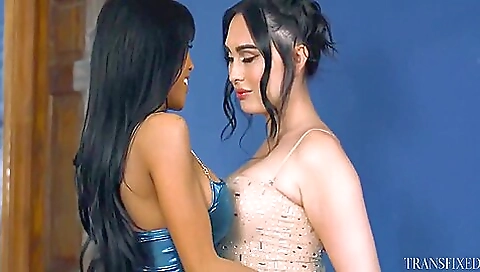 Asian milf gets fucked in her cunt and gets facial