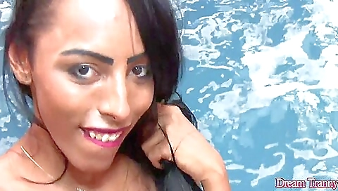 Adrielhy bronze gives it a try to show off her huge tits and body