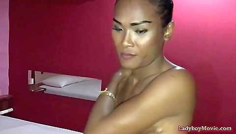 Asian amateur woman with a small ass gets penetrated