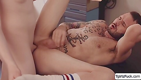 Busty massage therapist gives a great ass to a man's dick on the table